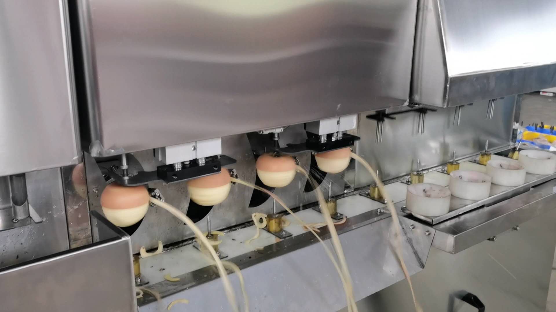  苹果削皮机削皮过程